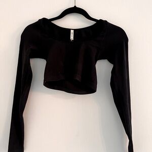 Aritzia seamless black crop top